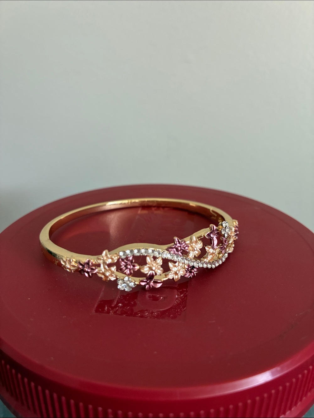 2/$25🎀 Gold Tone Floral Pink Accent Bangle Bracelet